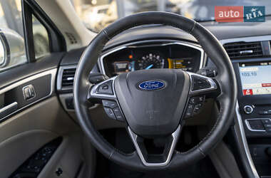Седан Ford Fusion 2016 в 
