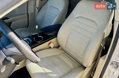 Седан Ford Fusion 2015 в 