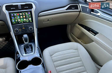 Седан Ford Fusion 2015 в 