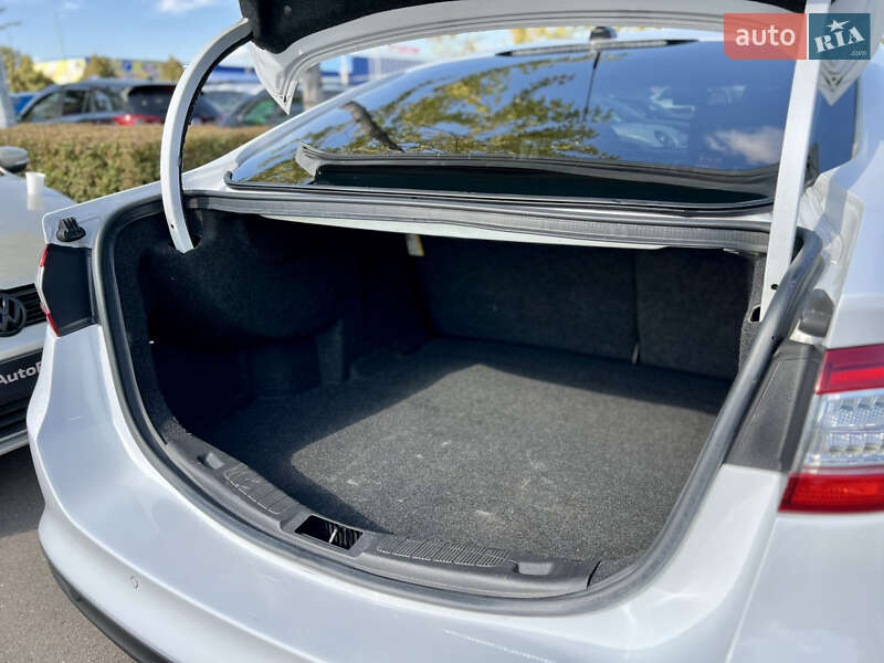 Седан Ford Fusion 2015 в Києві