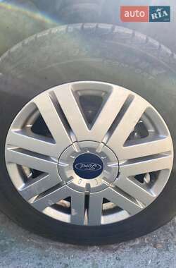 Хэтчбек Ford Fusion 2005 в 