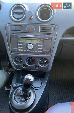 Хэтчбек Ford Fusion 2008 в 