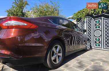 Седан Ford Fusion 2015 в 