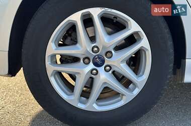 Седан Ford Fusion 2013 в 