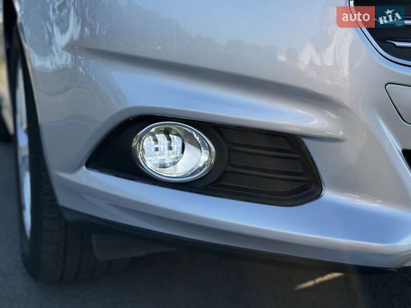 Седан Ford Fusion 2013 в Днепре
