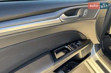 Седан Ford Fusion 2013 в 
