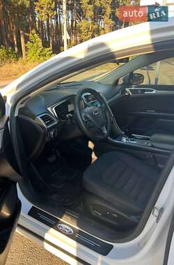 Седан Ford Fusion 2017 в 