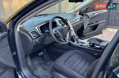 Седан Ford Fusion 2013 в 