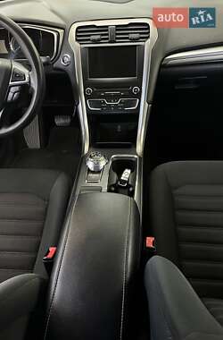 Седан Ford Fusion 2016 в 