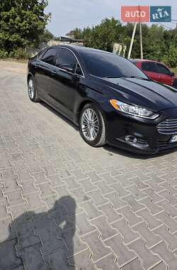 Седан Ford Fusion 2015 в 
