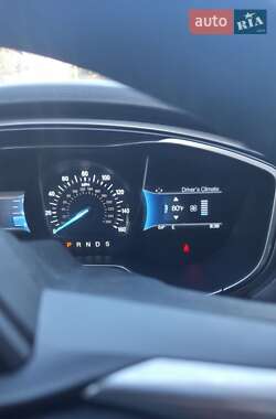 Седан Ford Fusion 2015 в 