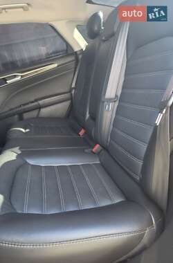 Седан Ford Fusion 2015 в 