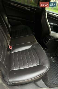 Седан Ford Fusion 2013 в 