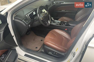Седан Ford Fusion 2015 в 