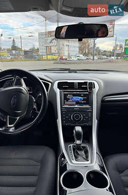 Седан Ford Fusion 2013 в 