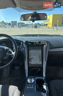 Седан Ford Fusion 2017 в 