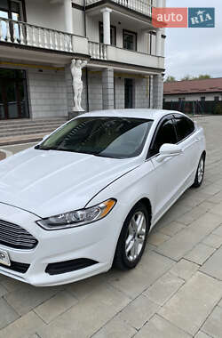 Седан Ford Fusion 2014 в 