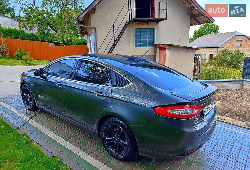 Седан Ford Fusion 2015 в 