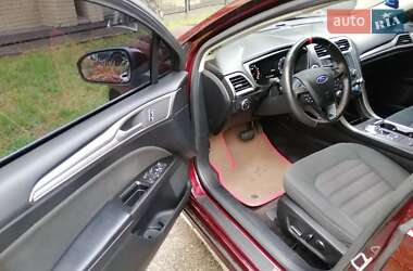 Седан Ford Fusion 2016 в 