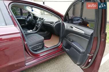 Седан Ford Fusion 2016 в 