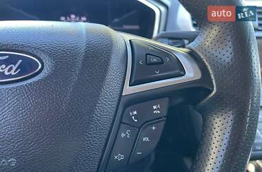 Седан Ford Fusion 2017 в 