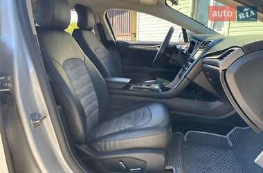 Седан Ford Fusion 2017 в 