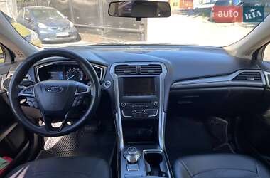 Седан Ford Fusion 2017 в 