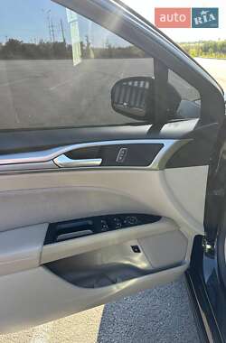 Седан Ford Fusion 2017 в 