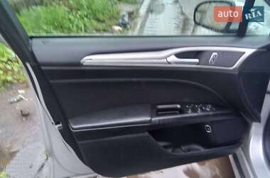Седан Ford Fusion 2017 в 