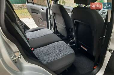 Хэтчбек Ford Fusion 2006 в 