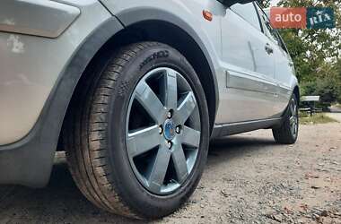 Хэтчбек Ford Fusion 2006 в 