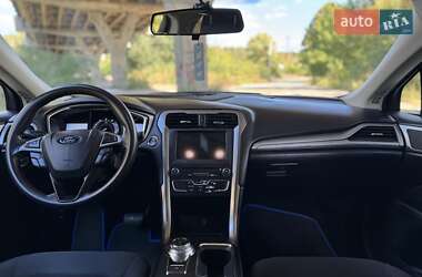 Седан Ford Fusion 2017 в 