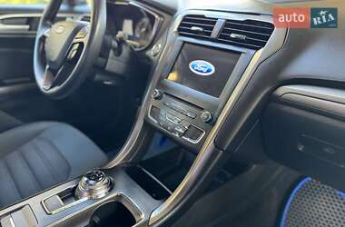 Седан Ford Fusion 2017 в 