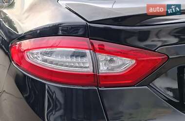 Седан Ford Fusion 2013 в 