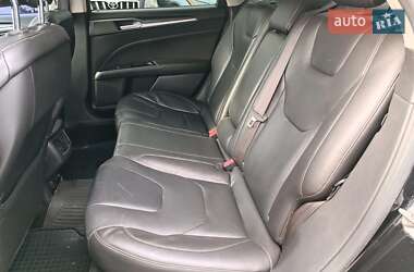 Седан Ford Fusion 2013 в 