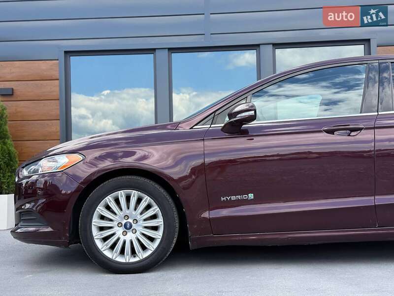 Седан Ford Fusion 2013 в Рівному