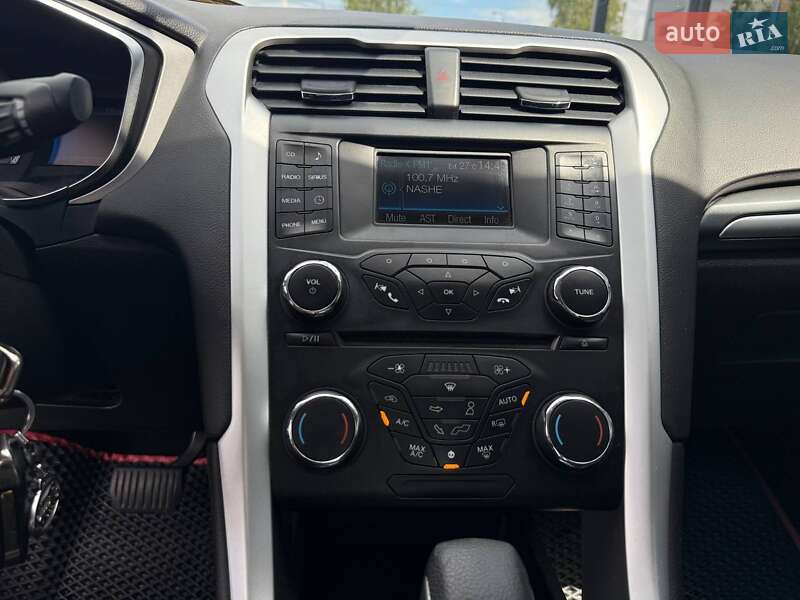 Седан Ford Fusion 2013 в Рівному