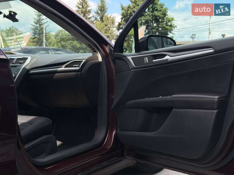 Седан Ford Fusion 2013 в Рівному