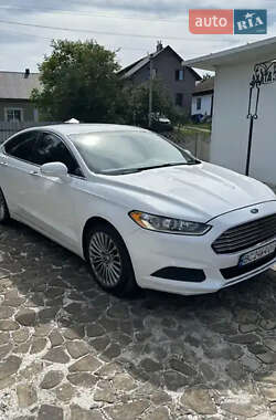 Седан Ford Fusion 2015 в 