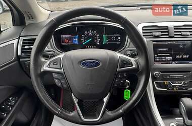 Седан Ford Fusion 2016 в 