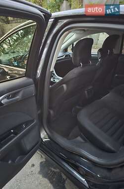Седан Ford Fusion 2013 в 