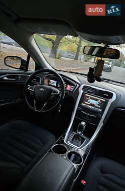 Седан Ford Fusion 2013 в 