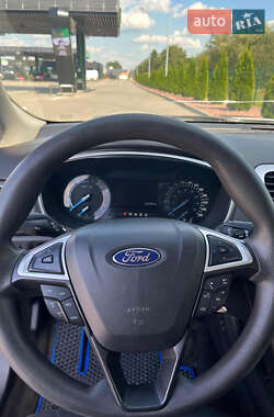 Седан Ford Fusion 2013 в 