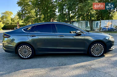Седан Ford Fusion 2016 в 