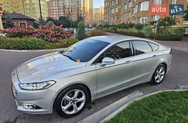 Седан Ford Fusion 2015 в 