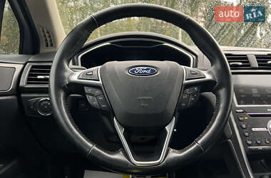Седан Ford Fusion 2016 в 