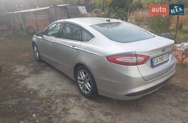 Седан Ford Fusion 2015 в 