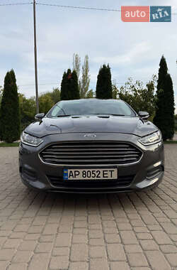 Седан Ford Fusion 2015 в Ужгороді