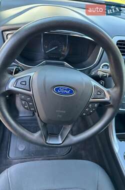 Седан Ford Fusion 2017 в 
