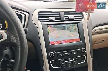 Седан Ford Fusion 2015 в 